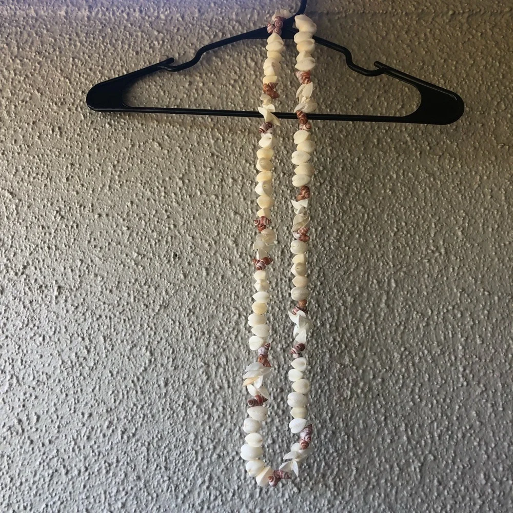 Natural Seashell Necklace. Color of Shells mostly White with Beige/tan shells - Picture 4 of 5
